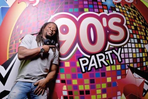 Mola Adebisi vor 90's Party Wand