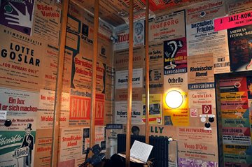 Plakate vergangener Vorstellungen im Heimhof-Theater