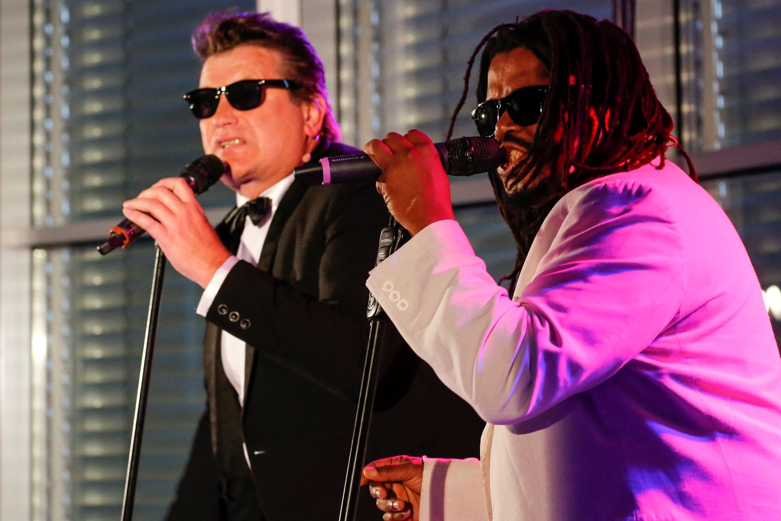 Die Black & White Show Brothers auf der Bühne