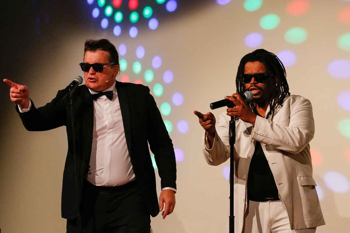 Relevations: Die Black & White Show Brothers