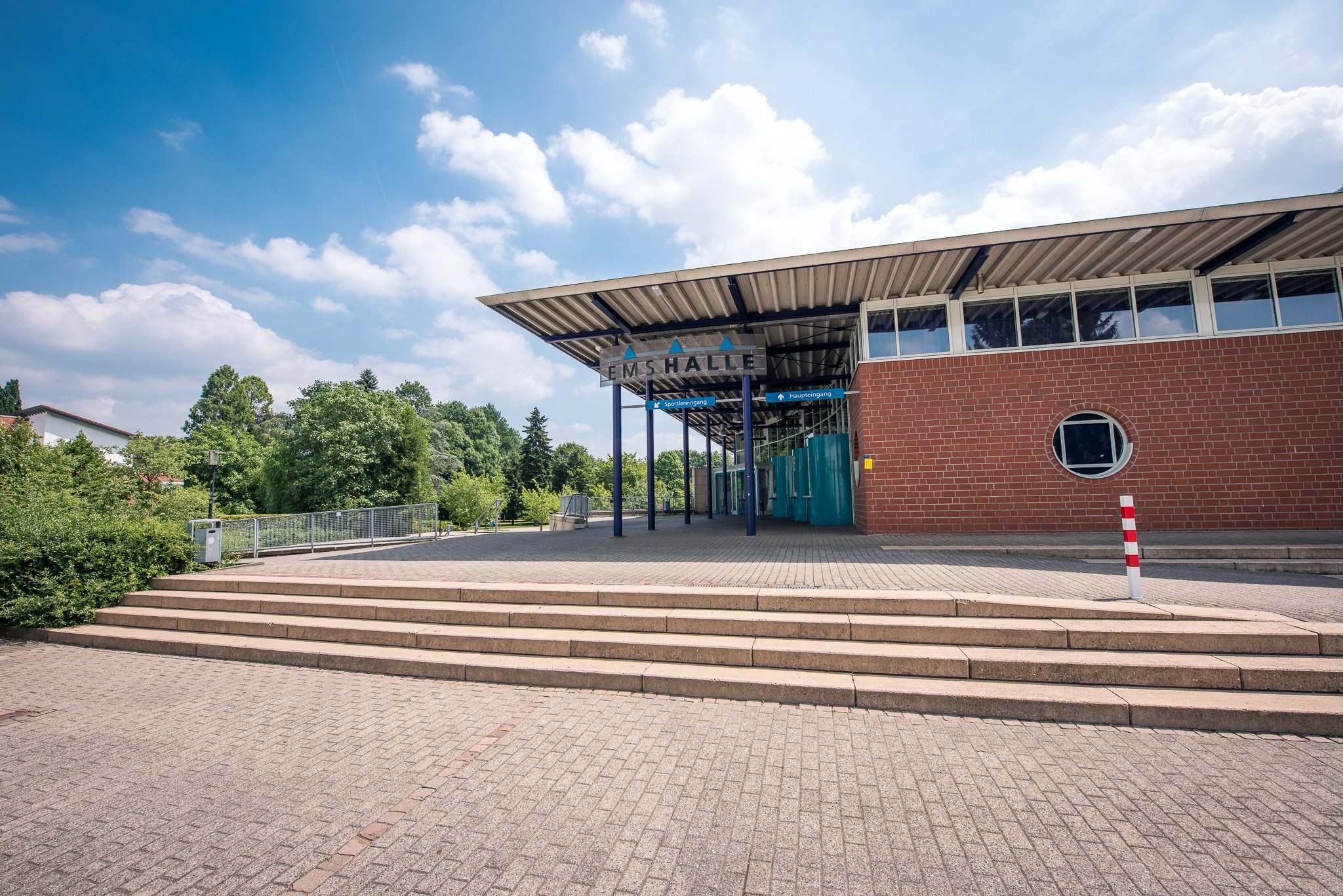 EMS-Halle Eingangsbereich