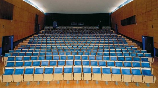 Ansicht des Saals von der Bühne