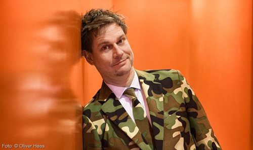 Jens Neutag: ALLEIN- EIN GRUPPENERLEBNIS