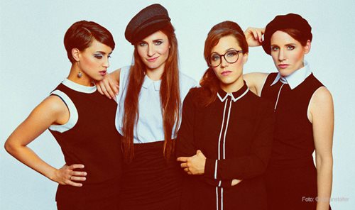 LES BRÜNETTES - The Beatles Close Up