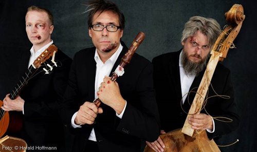 WILDES HOLZ - ,,Grobe Schnitzer