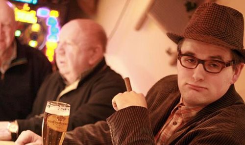 Friedel Hirsenkötter am Esstisch