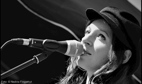 Nadine Fingerhut live 