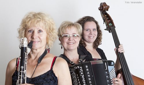 Künstler (Klezmer Techter) mit Instrumenten